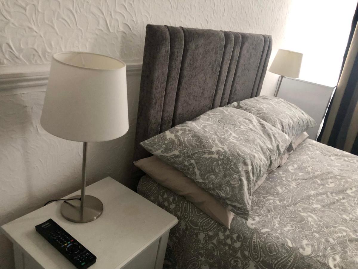 Ac Lounge 125 Apartment Rochford Bagian luar foto
